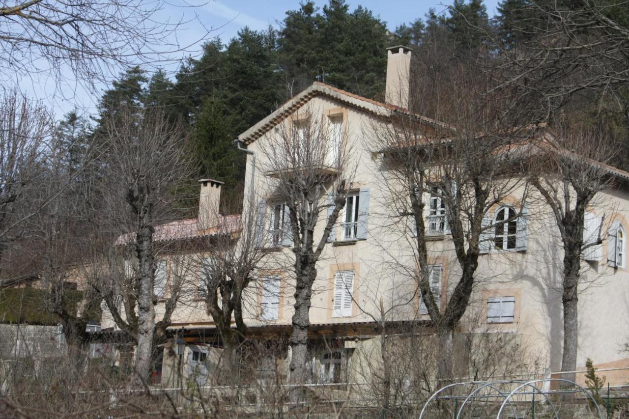 Charmant Appartement Au Coeur Des Gres D Annot Exterior foto